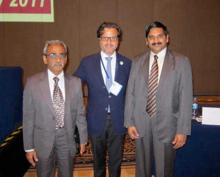With George Thomas (left), Indian Dental Association president, and L. Krishna Prasad (right), immediate past president