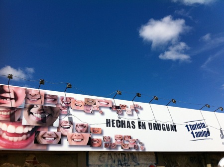 While jogging, a outdoor with beautiful smiles caught my attention… Hechas en Uruguay!