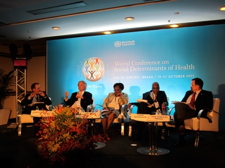 On the afternoon, I assisted to the session “Changing the role of public health”. From left to right, Cesar Victoria (president of the International Epidemiological Association), James Chauvin (president-elect of the World Federation of Public Health Associations), Beth Mugo (minister of Public Health and Sanitation of Kenya), Aaron Motsoaledi (minister of Health of South Africa). Followed by discussion by José Gomes do Amaral (president-elect of the World Medical Association). Here, I also done an intervention introducing the World Health Professionals Alliance Noncommunicable Diseases toolkit.