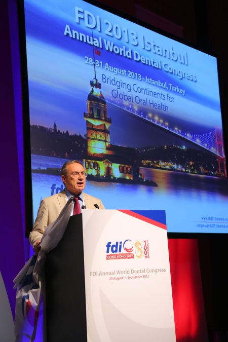 Taner Yücel, president of the Turkish Dental Association presenting the 101st FDI AWDC in Istanbul, 2013.